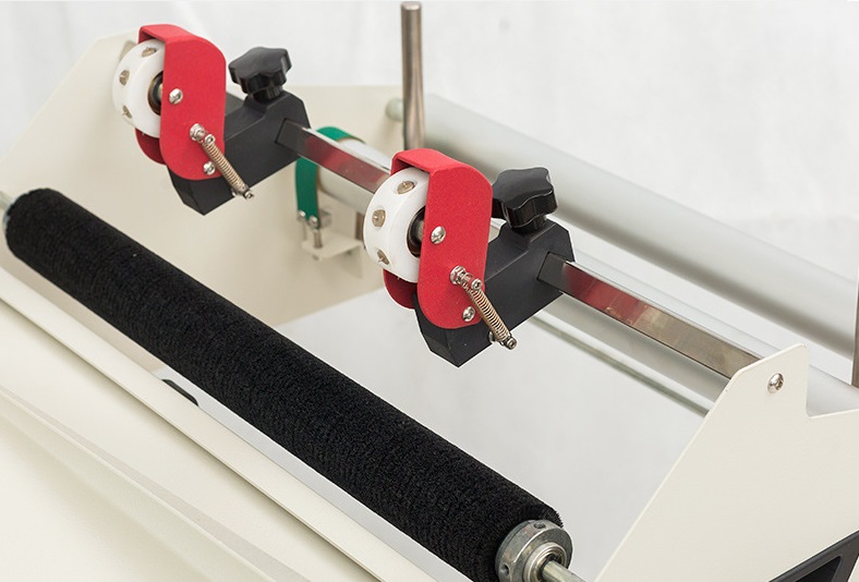 Dòng sản phẩm máy cắt màng co chân cao khí nén 5545 sở hữu nguyên tắc vận hành đơn giản. 